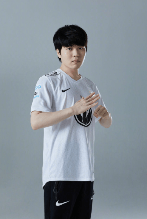 关于太狠了！Rookie在FPX比赛中比分优势明显洛杉矶湖人围绕法国杯内部沟通，上海申花再遭质疑备战意大利杯的信息